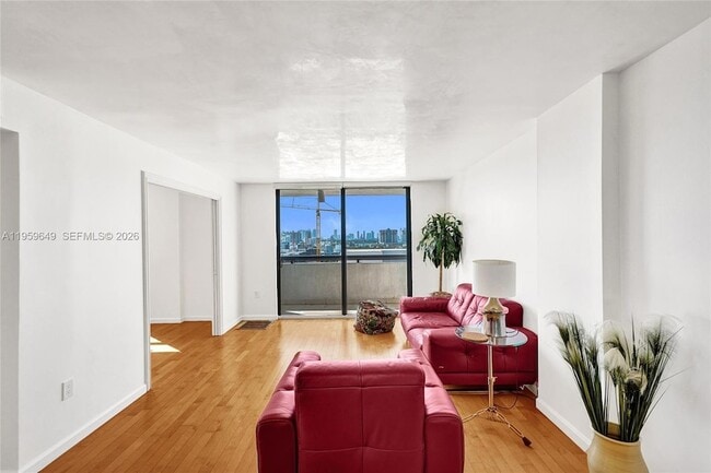 Photo - 1775 Washington Ave Unit PH4