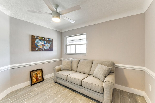 Building Photo - 2473 Yorkshire Dr Unit SI ID1386109P