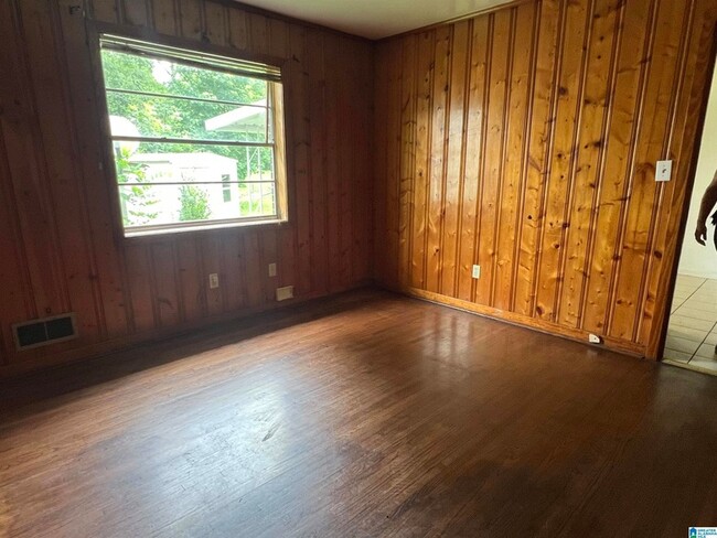 Photo - 512 Sunhill Rd NW