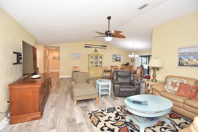 Photo - 3 Cherokee Ct W Unit ID1261596P