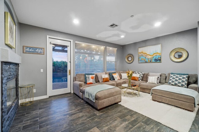 Building Photo - 1107 Shadowcrest Ln Unit SI ID1465028P