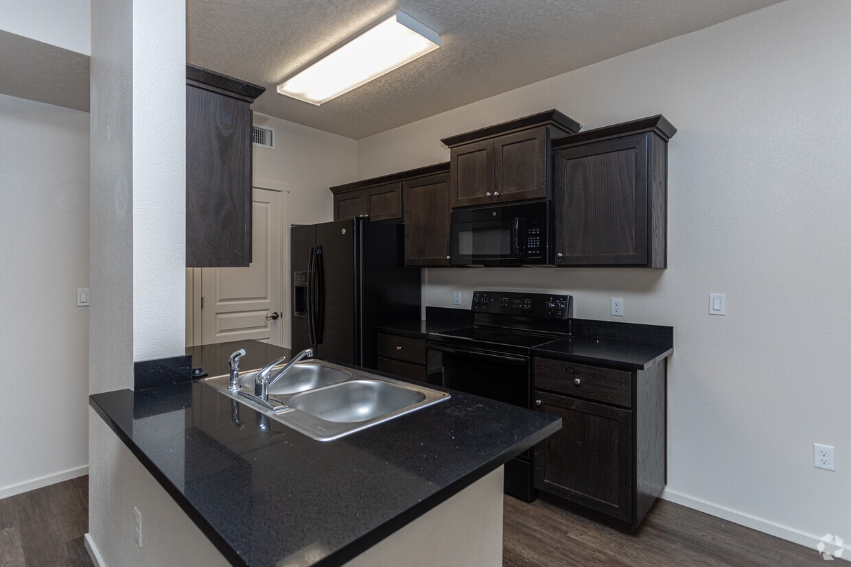 Floor Plan - 1 Bedroom / 1 Bath