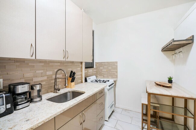Photo - 428-430-430 W 47th St Unit ID1021928P
