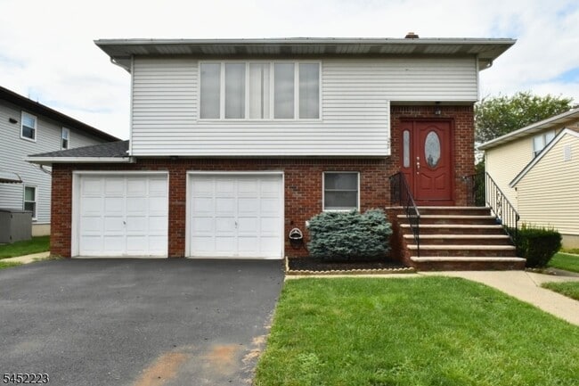 Building Photo - 28 Elmhurst St Unit 1