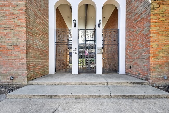 Building Photo - 2516 Commonwealth St Unit 203