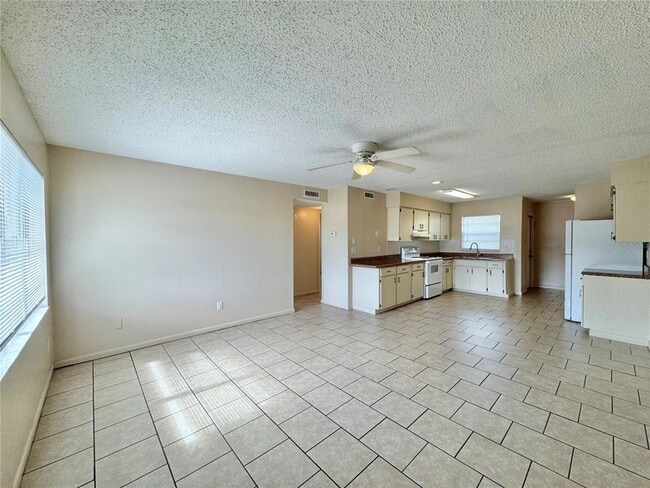 Photo - 2540 Elm Ave