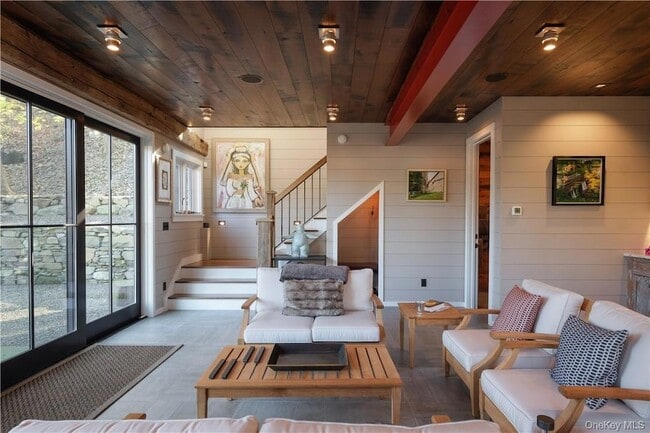 Photo - 325 Ferdon Ave