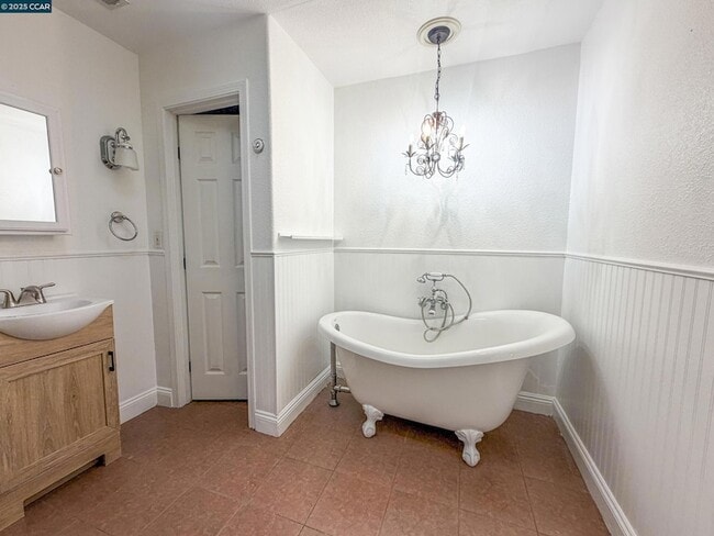 Photo - 530 Greenmont Dr