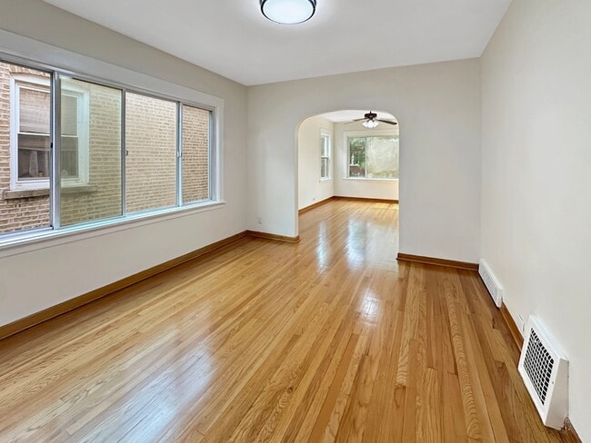 Photo - 5244 W Altgeld St