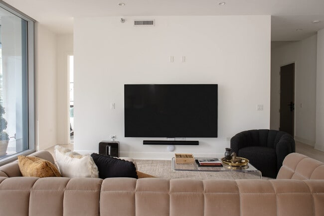 Photo - 60 E Randolph St Unit ID1029626P