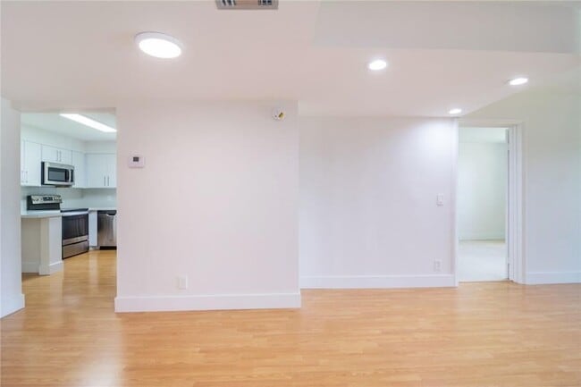 Photo - 491 Racquet Club Rd Unit 212