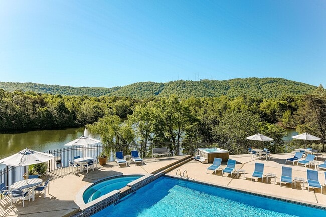 Photo - Lakeside Apartments