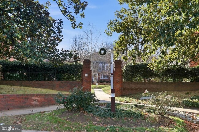 Photo - 1744 N Rhodes St Unit 310