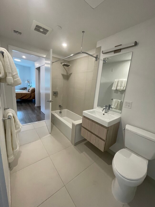 Photo - 104 Baker St