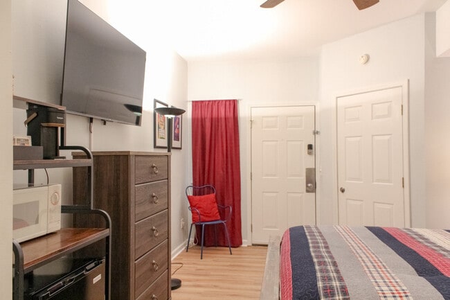 Building Photo - 205 Royal Poste Rd Unit SI ID1322125P