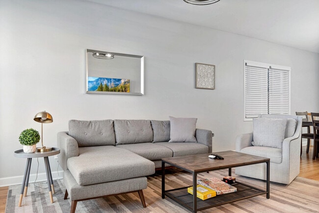 Building Photo - 1044 N California Ave Unit ID1032509P