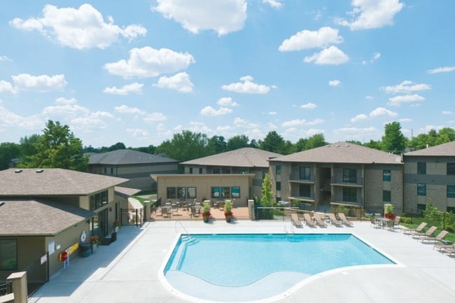 Luxury Saltwater Pool - Lakewood Park Apartments