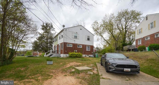 Photo - 5000 Surrey Ln