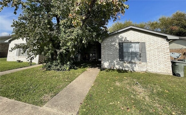 Building Photo - 1527 Hillside Dr Unit CS