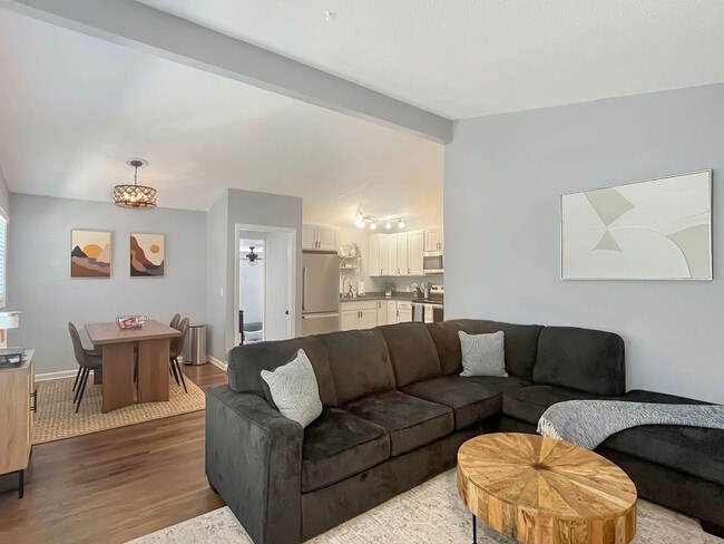 Building Photo - 501 W 9th St Unit ID1369214P