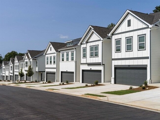 Building Photo - 133 Pyramid Ln