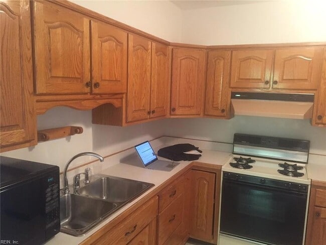 Photo - 1725 W 49th St