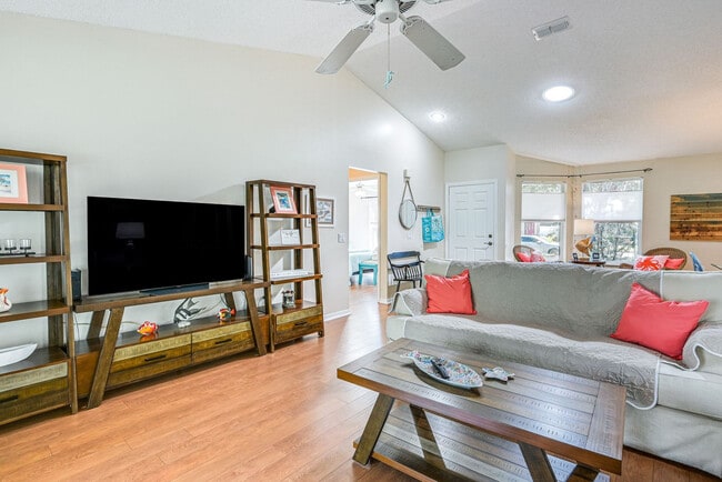 Building Photo - 10444 Copperwood Dr Unit SI ID1545900P
