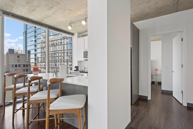 Photo - 215 W Lake St Unit ID1029642P