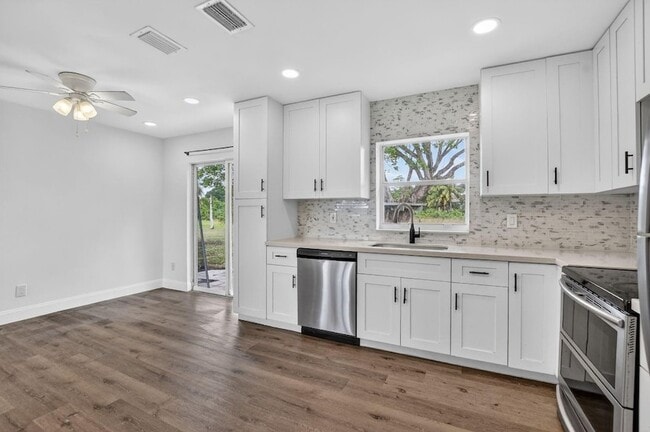 Photo - 291 NW 7th Ct