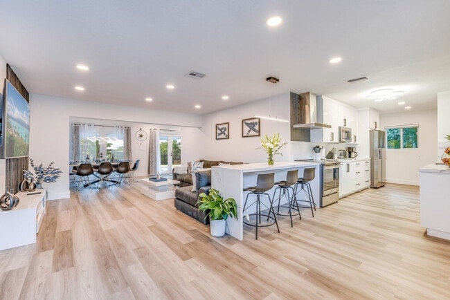 Building Photo - 834 SW 14th Ct Unit ID1287065P