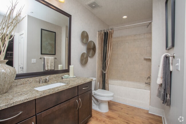 2BR, 2BA - 1081SF - Gables Midtown