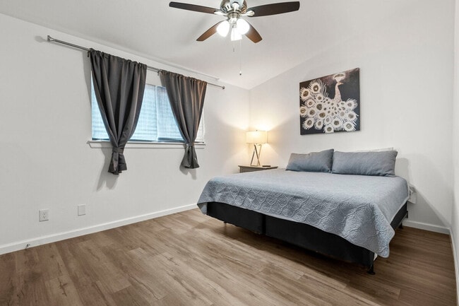 Photo - 710 W 34th St Unit SI ID1385486P