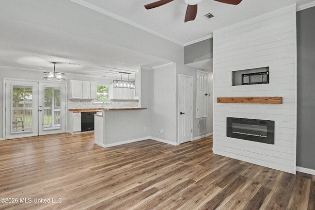 Photo - 1337 Gum St