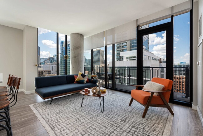 Photo - 823 N Clark St Unit ID1029622P