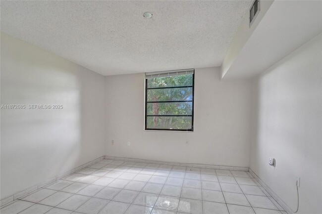 Photo - 1502 Whitehall Dr Unit 303