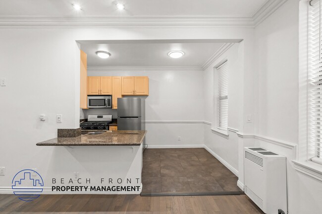 Photo - 6128-6134 Wilshire Blvd., 6111-7 Warner Dr.