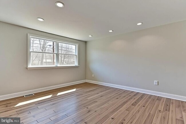 Photo - 415 Ritchie Pkwy