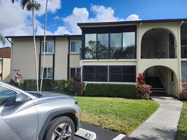 Building Photo - 3526 La Palmas Ct Unit D-2