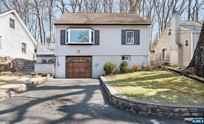 Building Photo - 83 Chestnut Hill Dr W