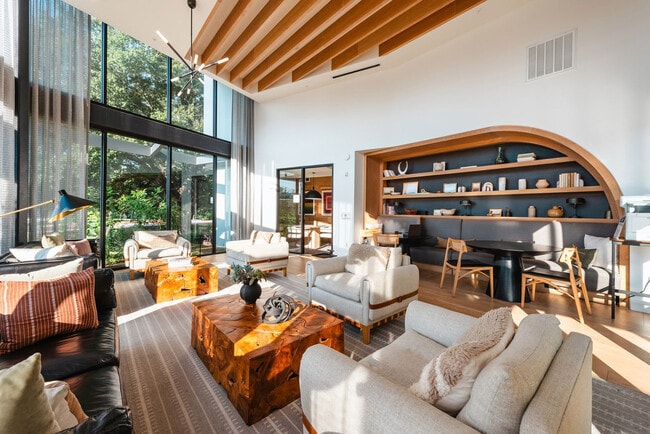 Building Photo - 5820 1/2 Cameron Rd Unit FL4-ID1303398P