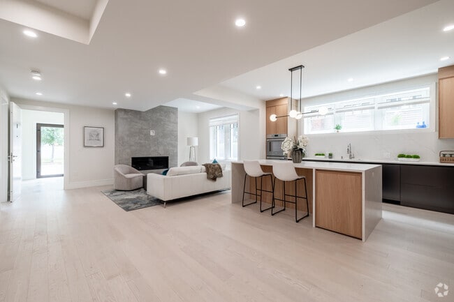 6BR, 5.5BA - 3,574SF - Kitchen - 116 Columbia St