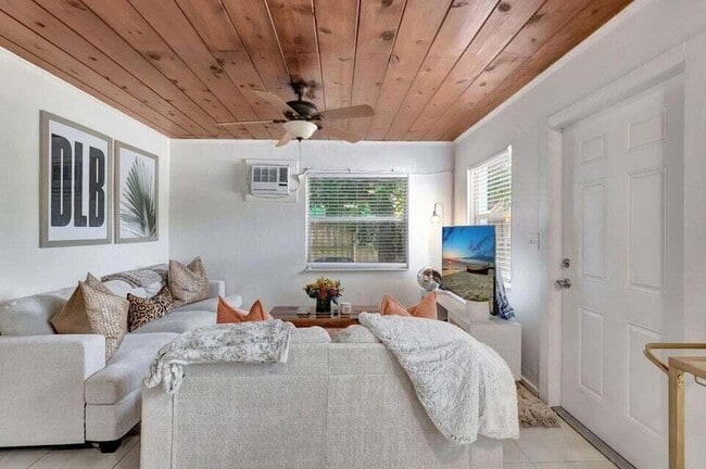 Photo - 329 SE 3rd Ave