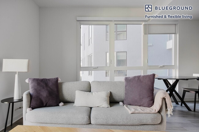 Photo - 201 The Promenade N Unit SI FL5-ID1258