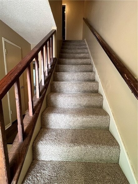 Photo - 2043 E Oaks Dr