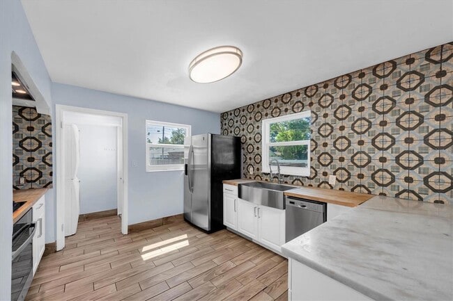 Photo - 1101 28th St N