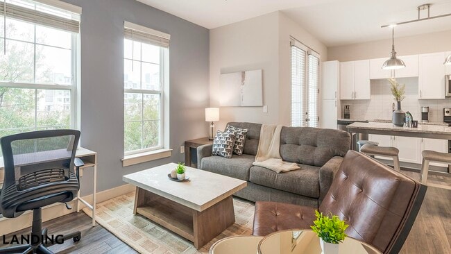 Building Photo - 5885 Lakehurst Dr Unit 2209