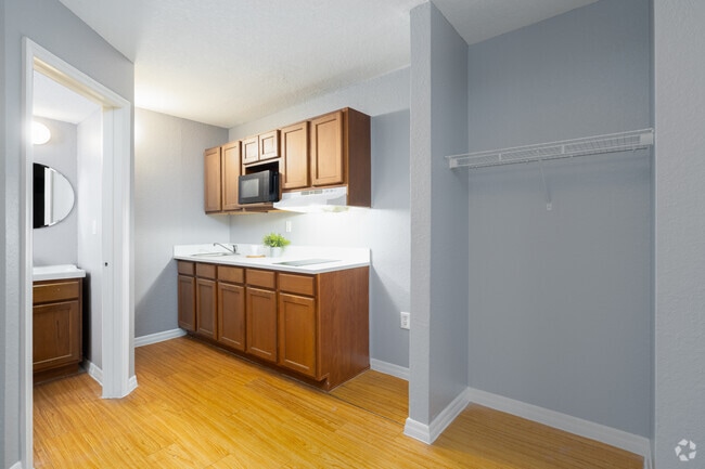Studio Model - Closet - Staymore