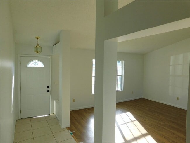 Photo - 873 Barber St