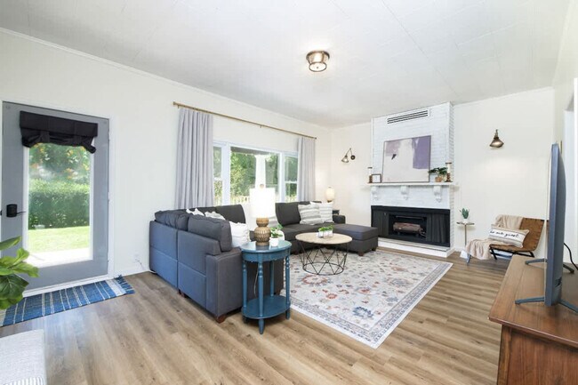 Photo - 729 E State St Unit SI ID1496030P