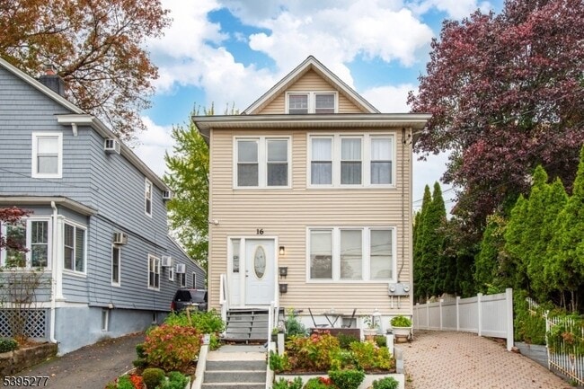 Photo - 16 Willet St